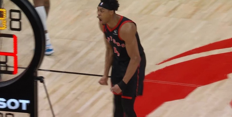 开云APP-胜负手！杰伦·格林扣篮被巴恩斯后帽 巴雷特反击飞扣杀死比赛